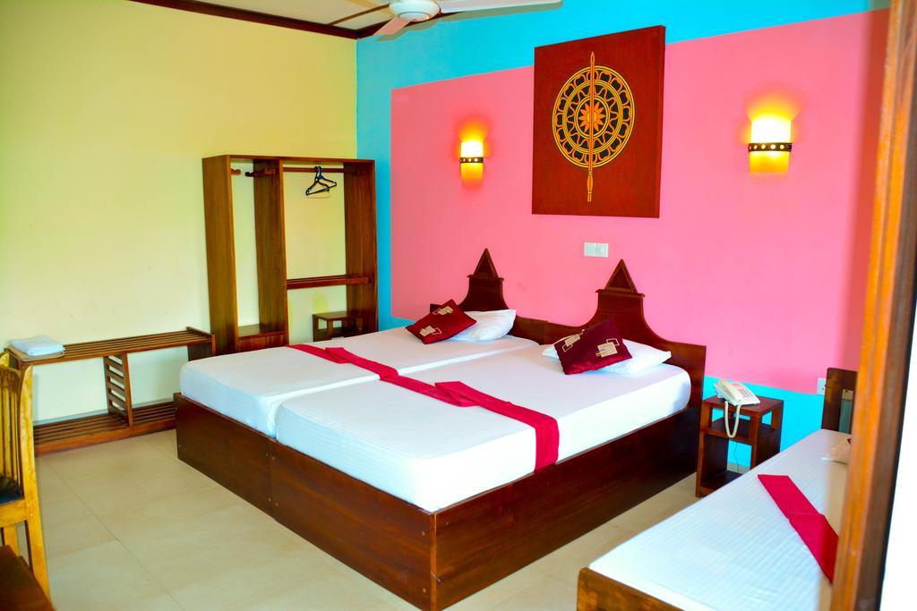 The Triangle Hotel أنرادابورام المظهر الخارجي الصورة