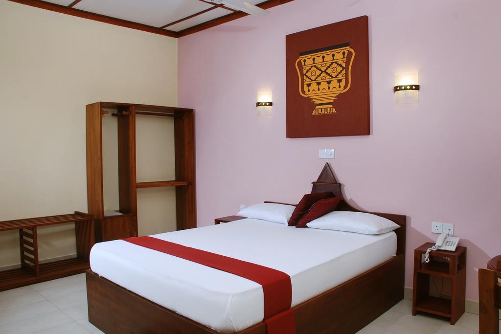 The Triangle Hotel أنرادابورام المظهر الخارجي الصورة