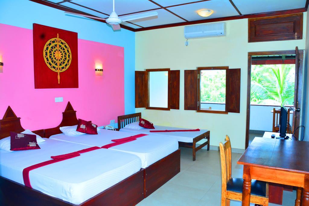 The Triangle Hotel أنرادابورام المظهر الخارجي الصورة