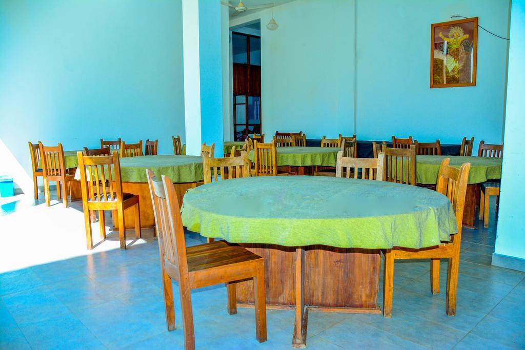 The Triangle Hotel أنرادابورام المظهر الخارجي الصورة