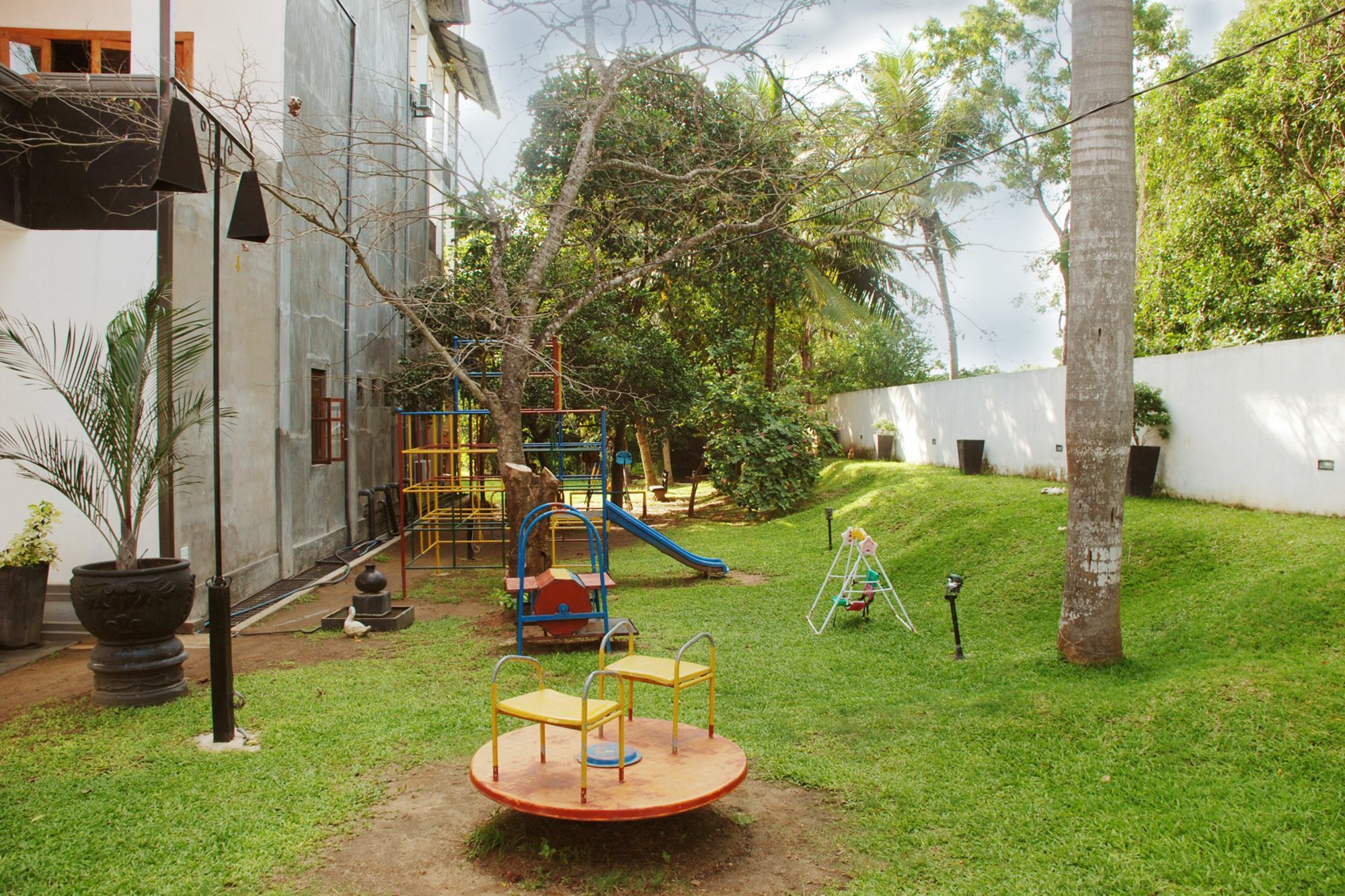 The Triangle Hotel أنرادابورام المظهر الخارجي الصورة